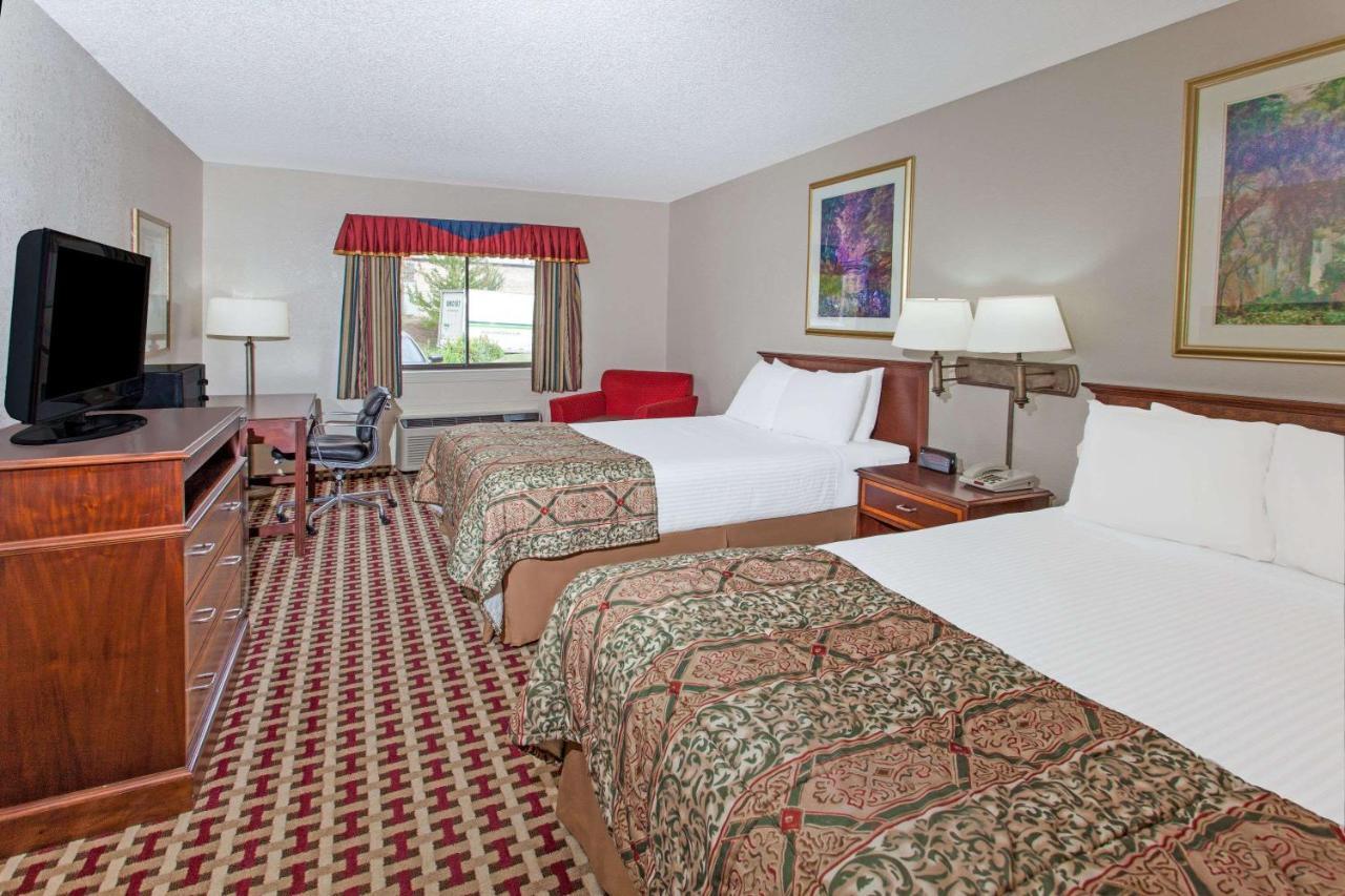 Baymont By Wyndham Smyrna Hotel Exterior foto
