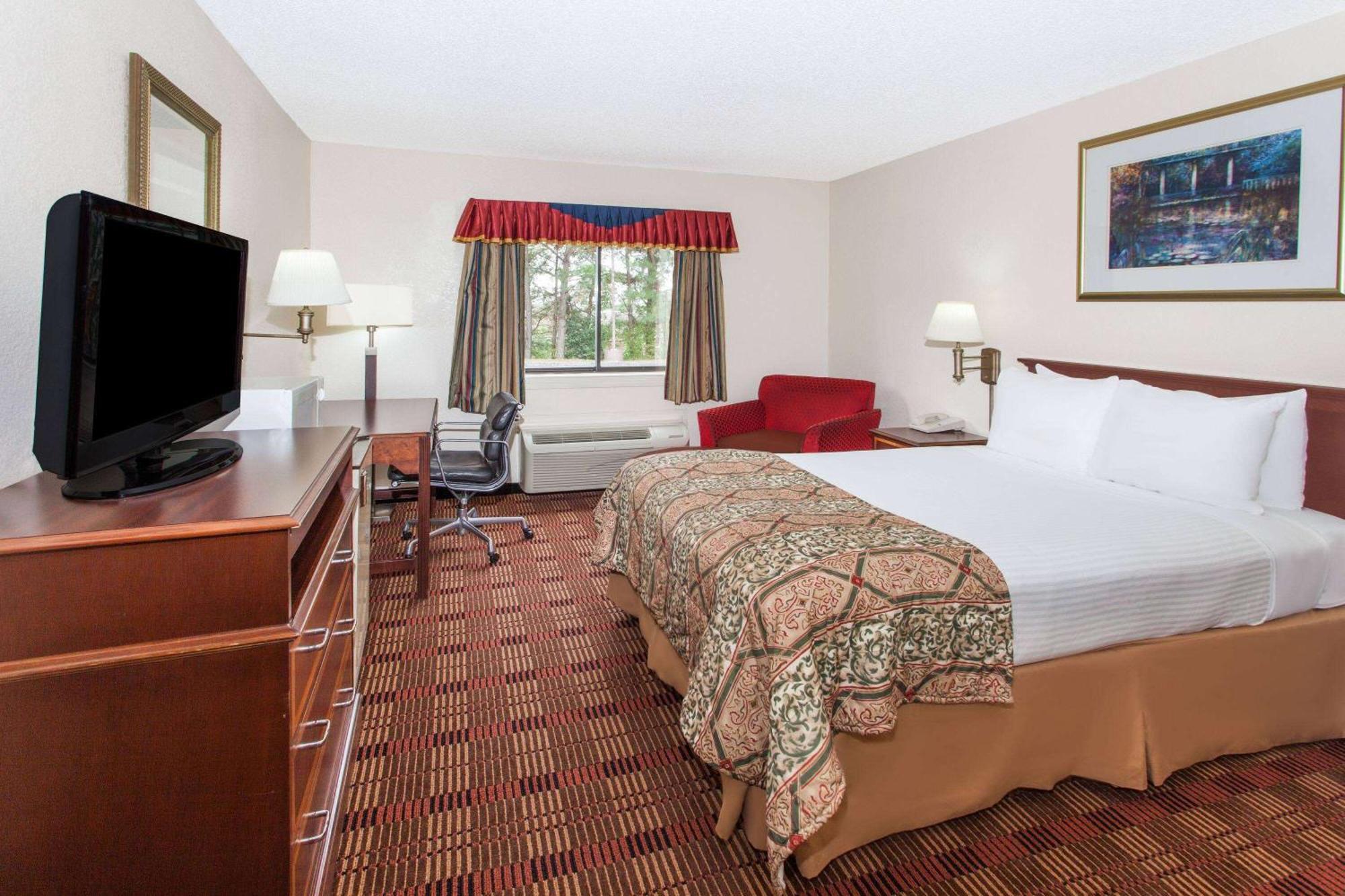 Baymont By Wyndham Smyrna Hotel Exterior foto